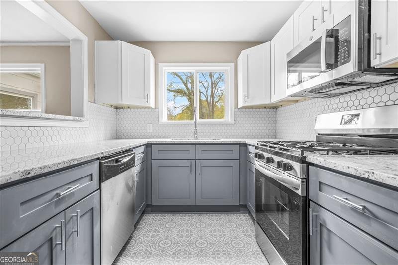 1910 THOMPSON Avenue East Point - 8