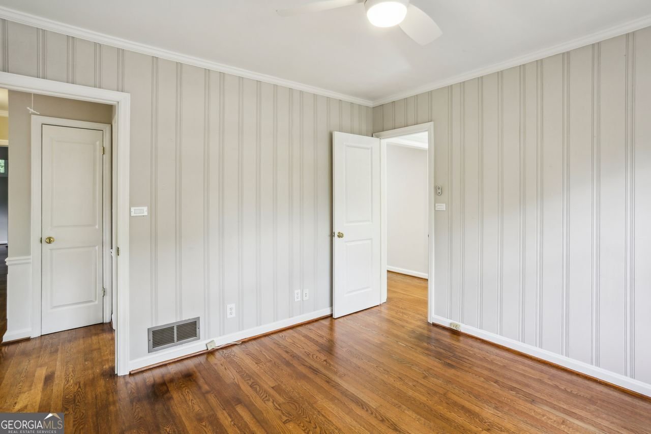 1323 CHRISTMAS Lane Atlanta - 32