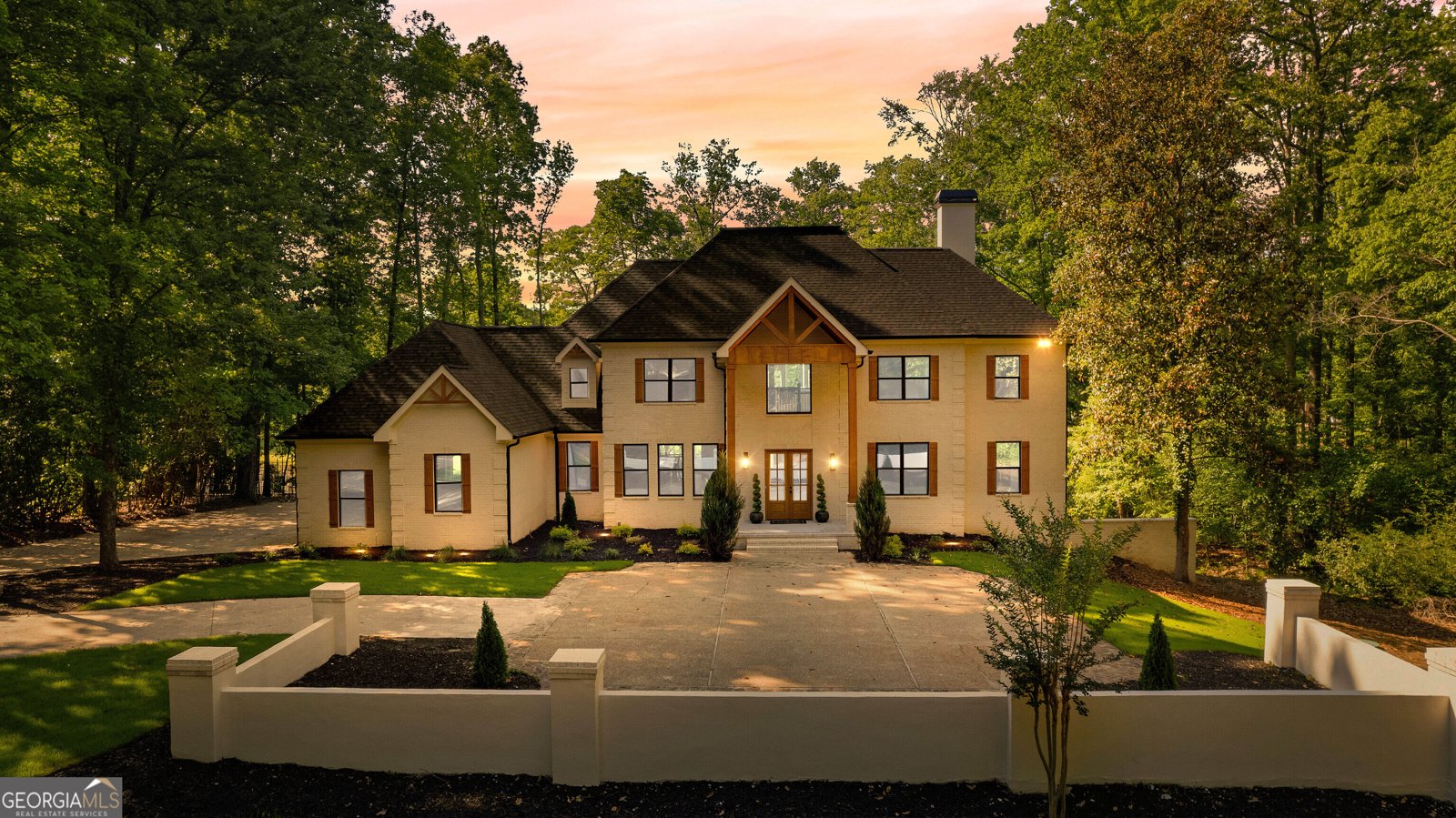 450 450 Birkdale Drive Fayetteville - 1