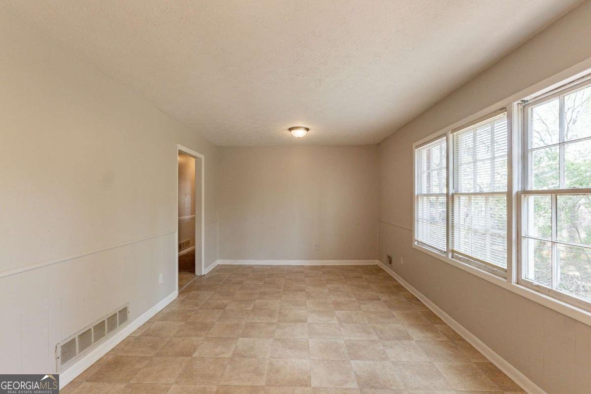 2877 Kensington Way Rex - 13