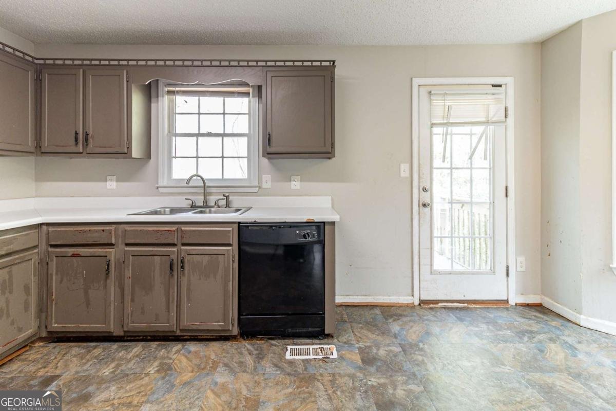 116 Shefield Place Douglasville - 2