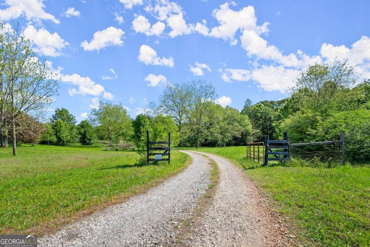 5198 Holly Springs Road Pendergrass - 55