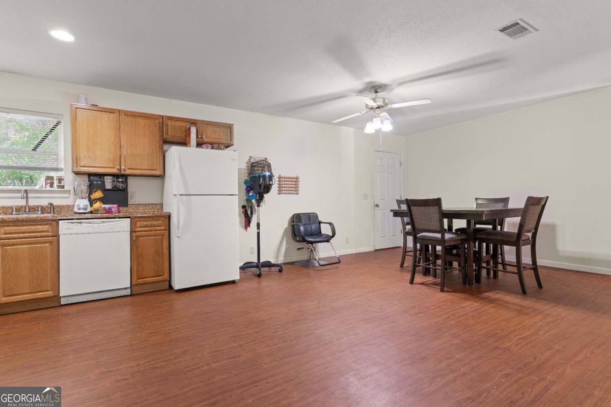 1202 Market Street Darien - 8