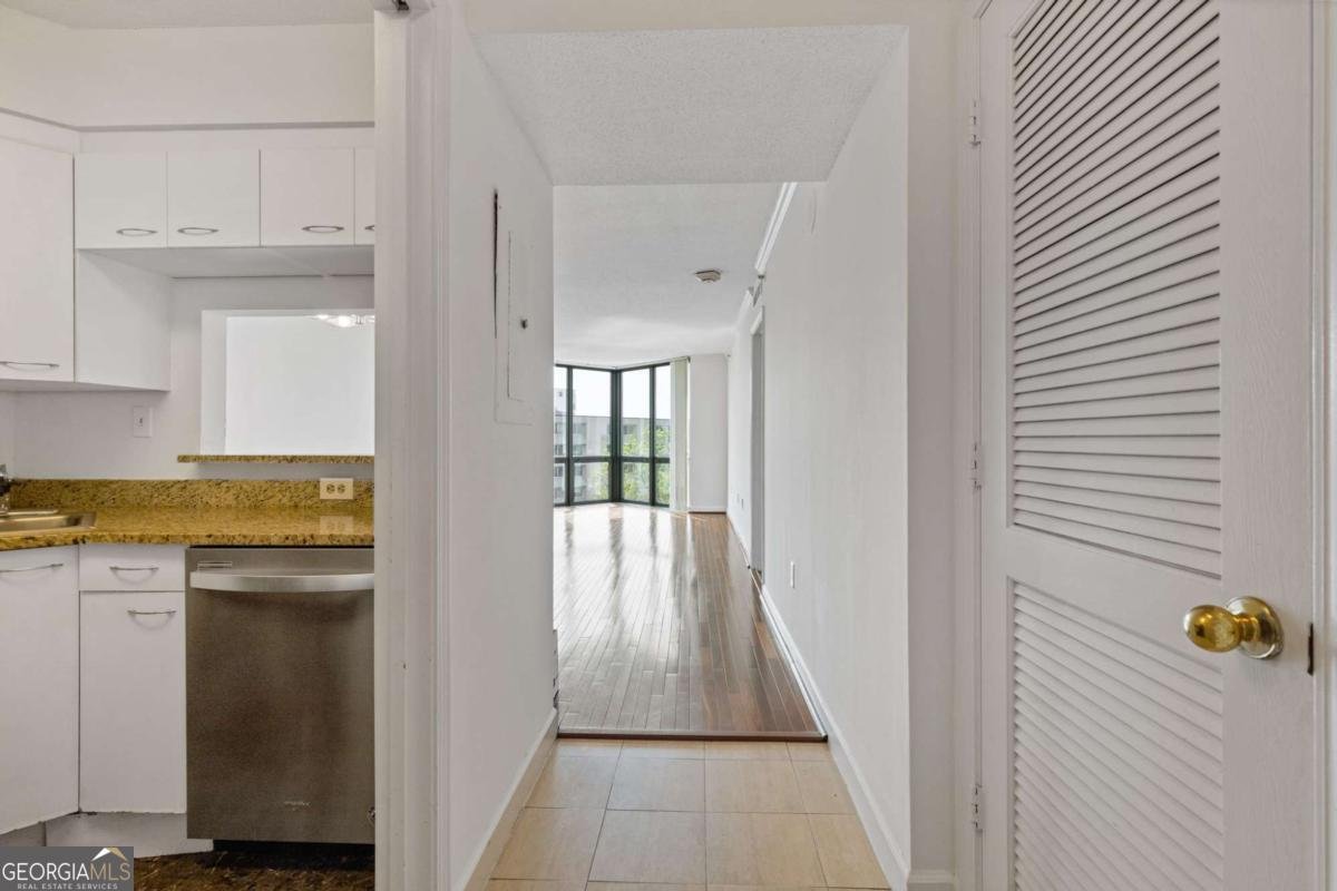 2870 Pharr Court South Atlanta - 4