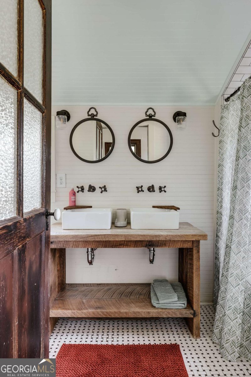 4990 Barnett Shoals Road Athens - 37