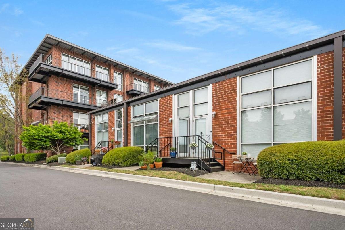5200 Peachtree Road Atlanta - 1