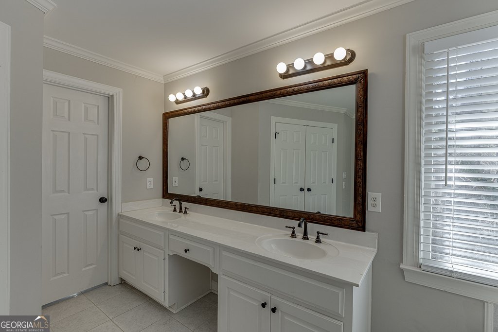 395 Highland Gate Circle Suwanee - 39