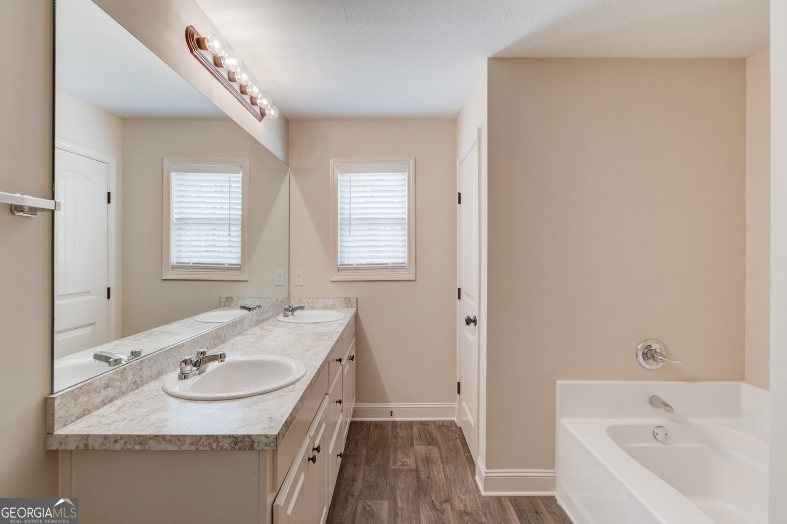 174 Livingston Winder - 21