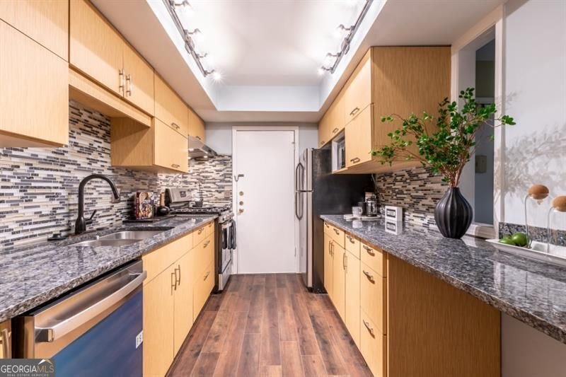 6851 Roswell Road Atlanta - 11