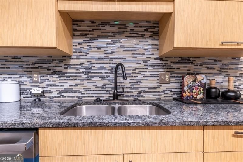 6851 Roswell Road Atlanta - 13