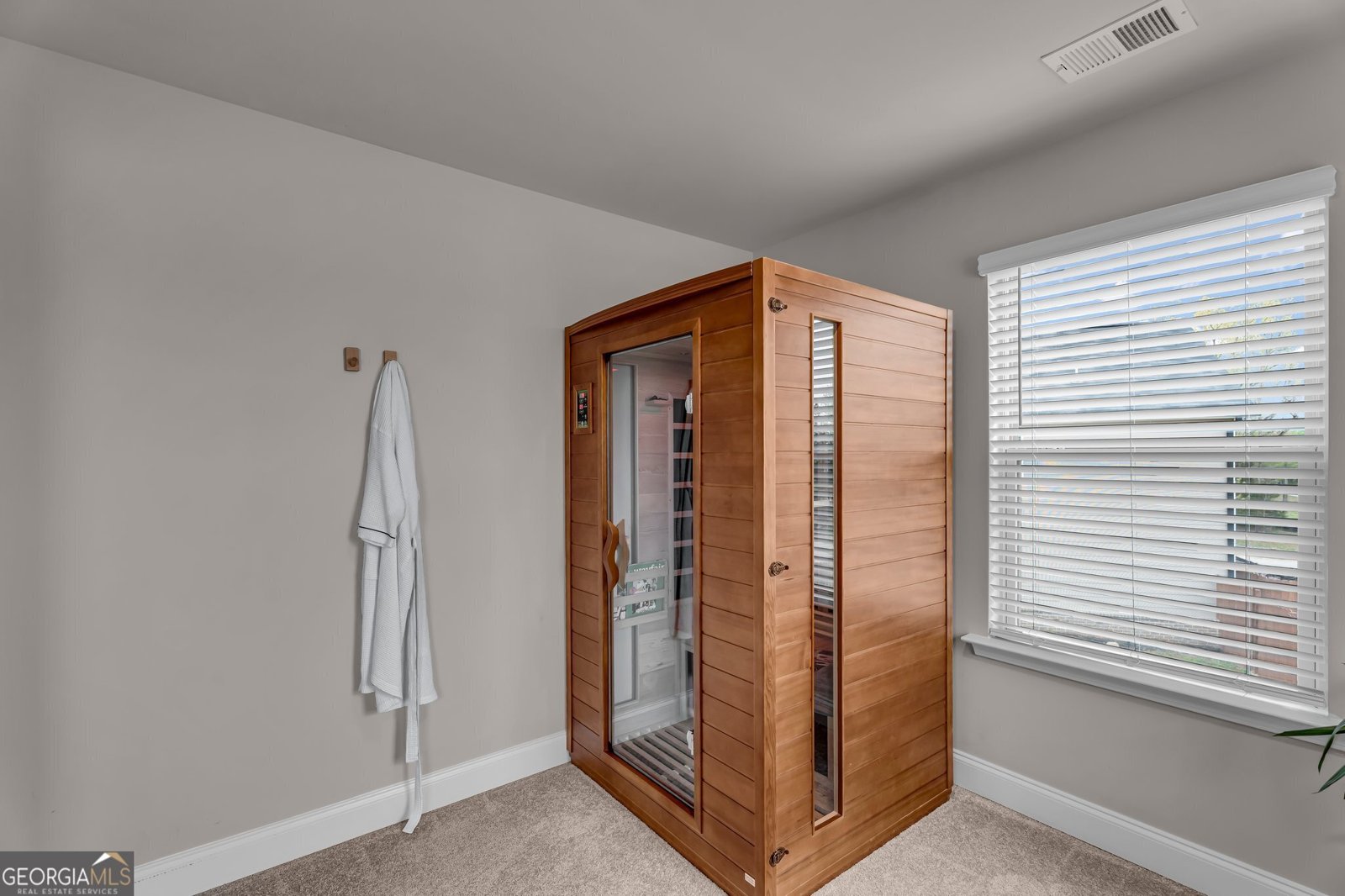 1105 ALASKA Street Hampton - 33