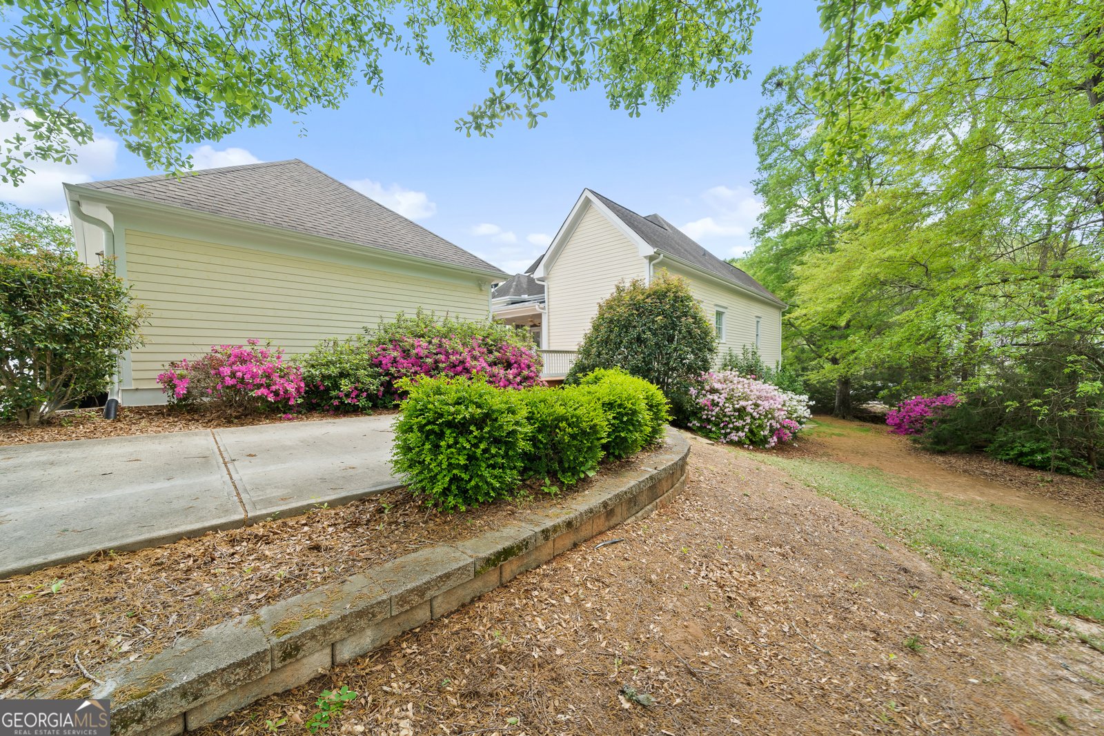 557 Village Road Madison - 46
