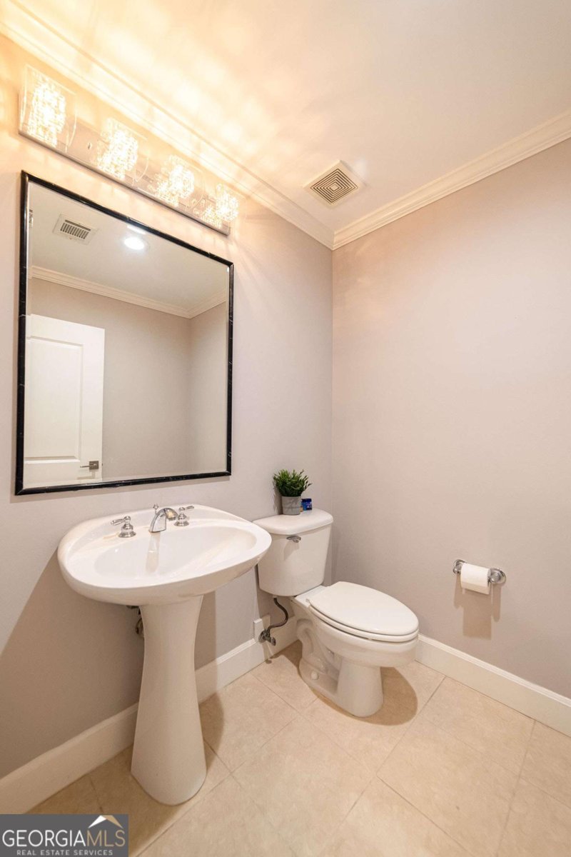 2626 Peachtree Road Atlanta - 10