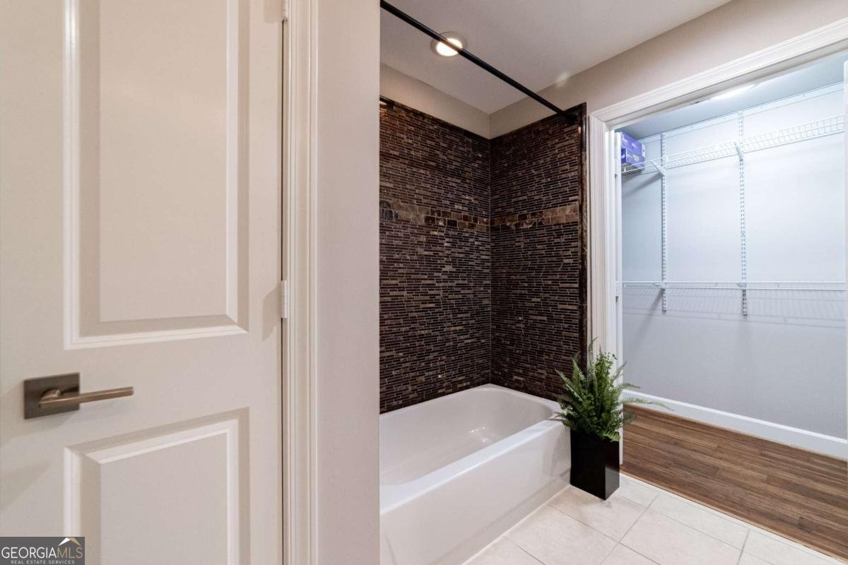 2626 Peachtree Road Atlanta - 39