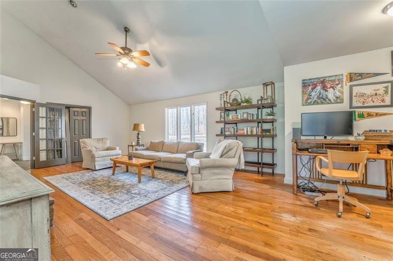 381 Moonlight Menlo - 13