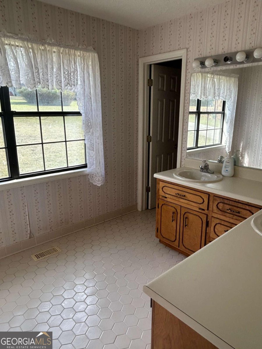 235 Lakeview Drive Milledgeville - 11