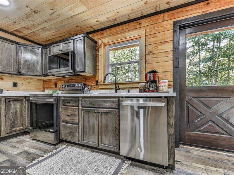 1166 Upper Sweetwater Trail White - 10