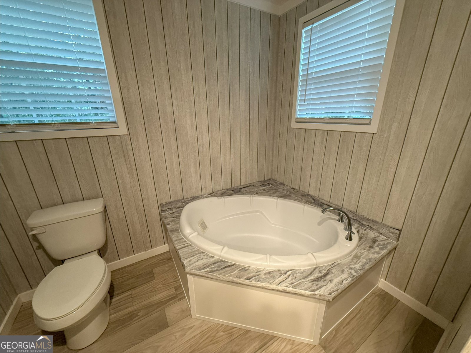 2126 Amberly Road Elberton - 63