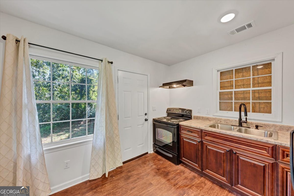 856 Glenway Drive East Point - 11