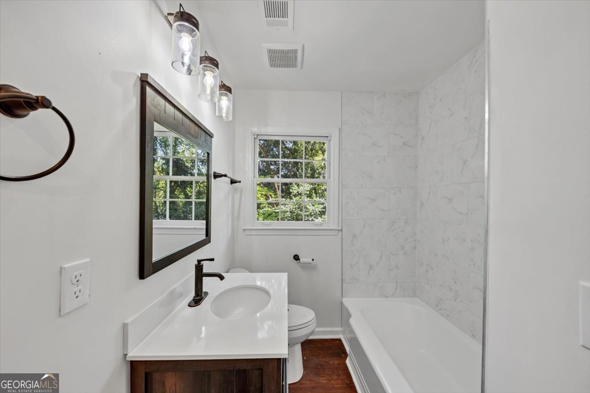 856 Glenway Drive East Point - 16
