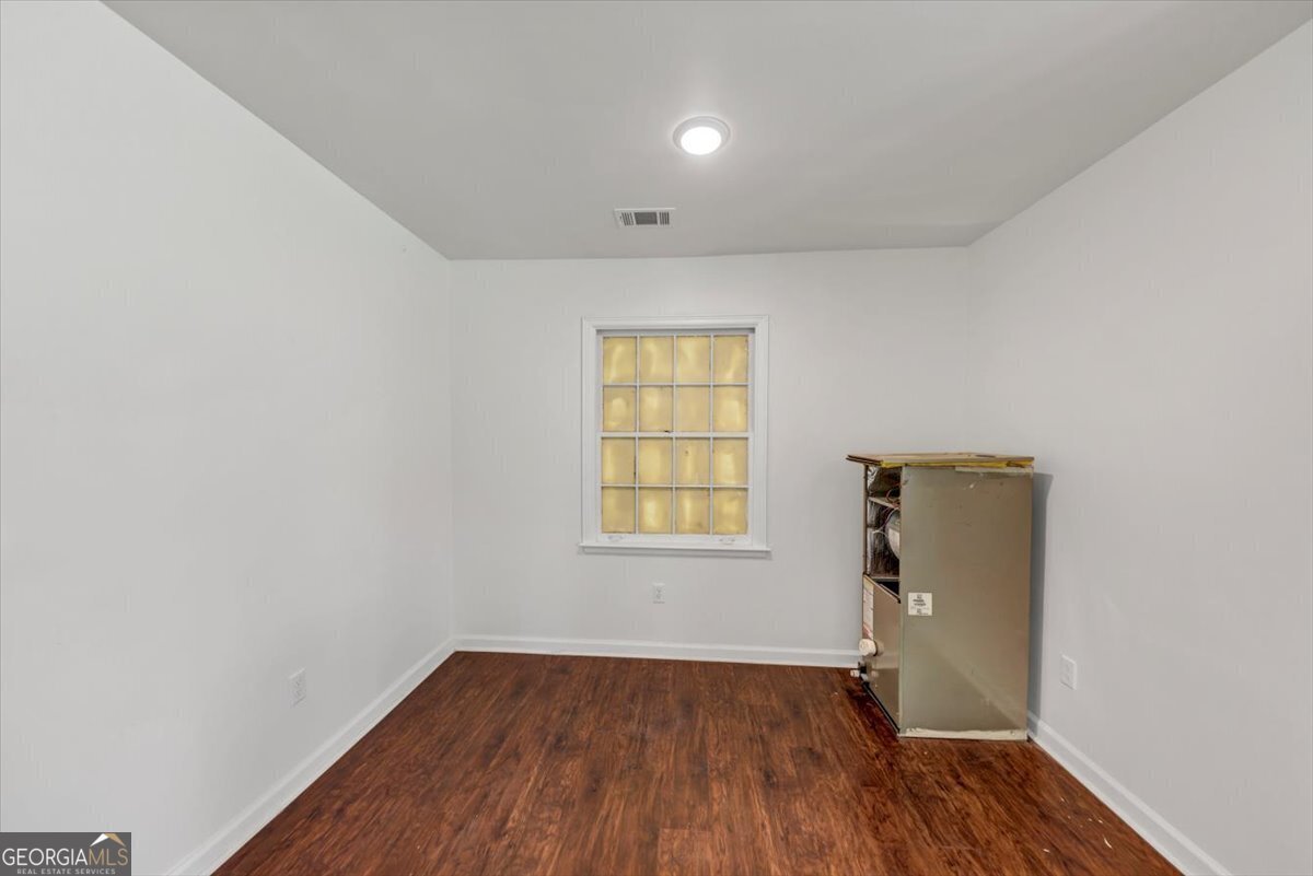 856 Glenway Drive East Point - 9
