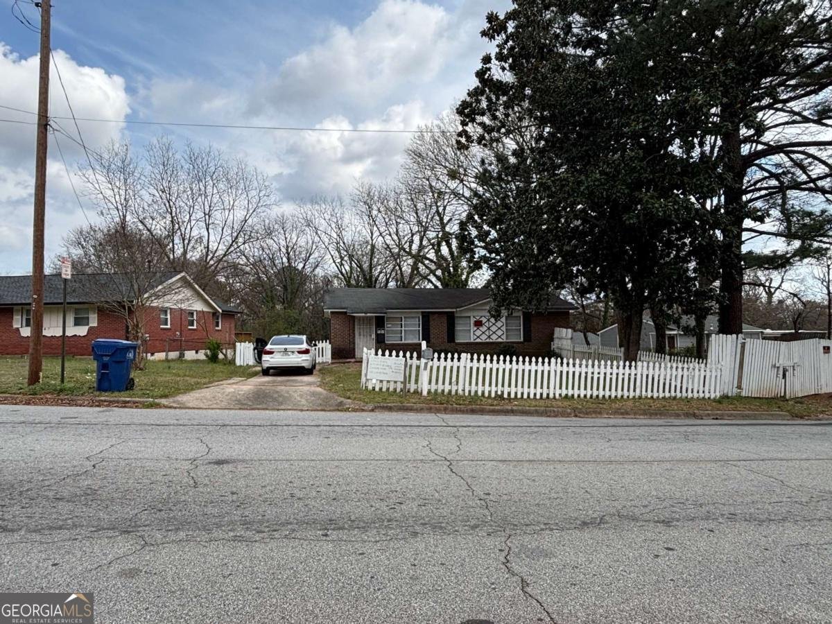 1895 thomasville Drive Atlanta - 3