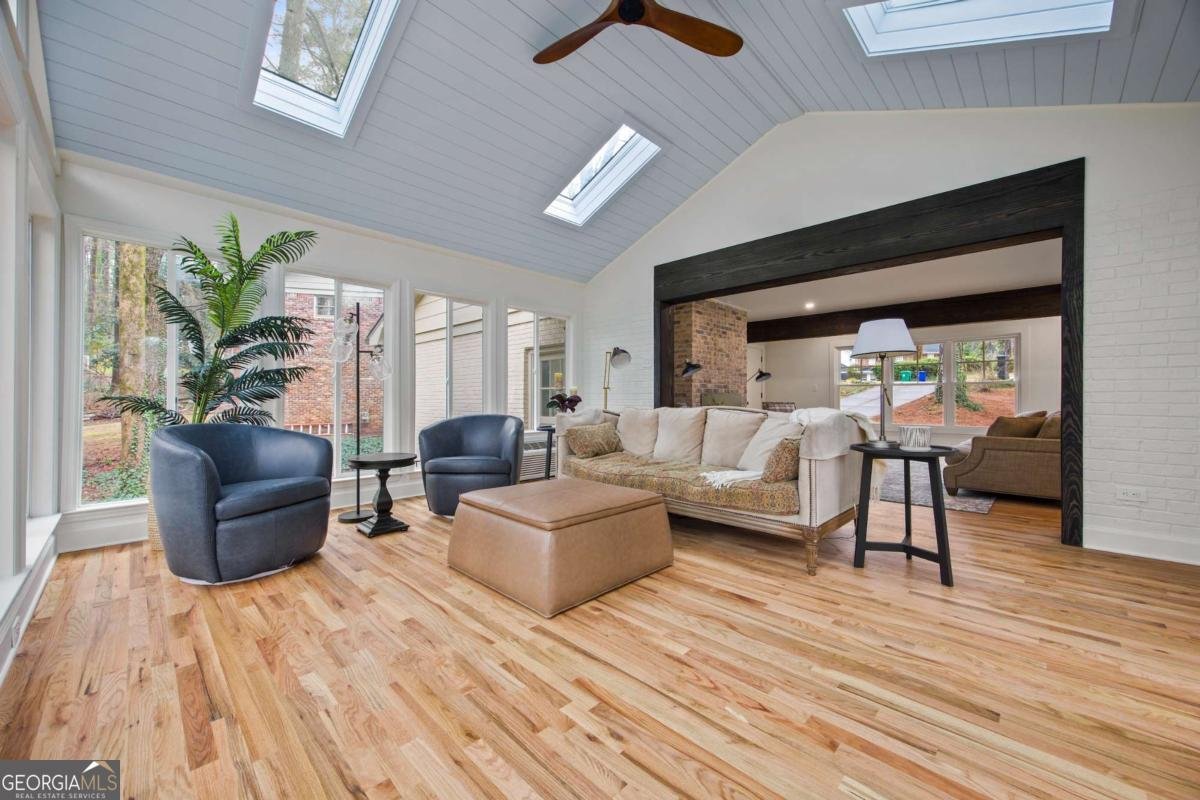 2433 Helmsdale Drive Atlanta - 17