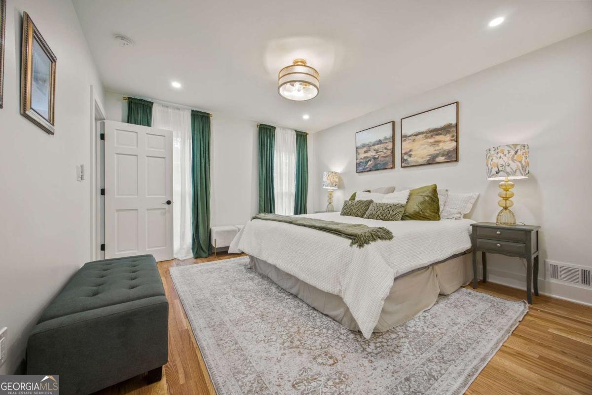 2433 Helmsdale Drive Atlanta - 18