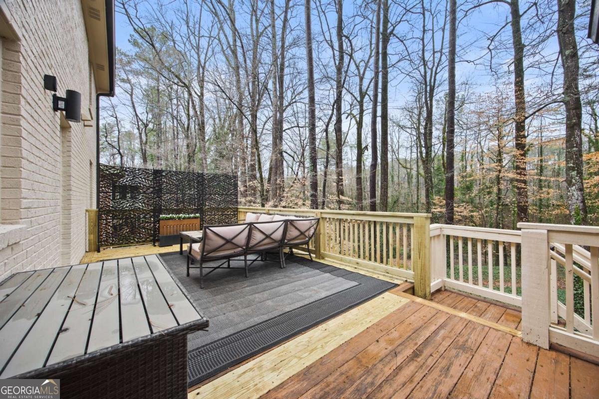 2433 Helmsdale Drive Atlanta - 19