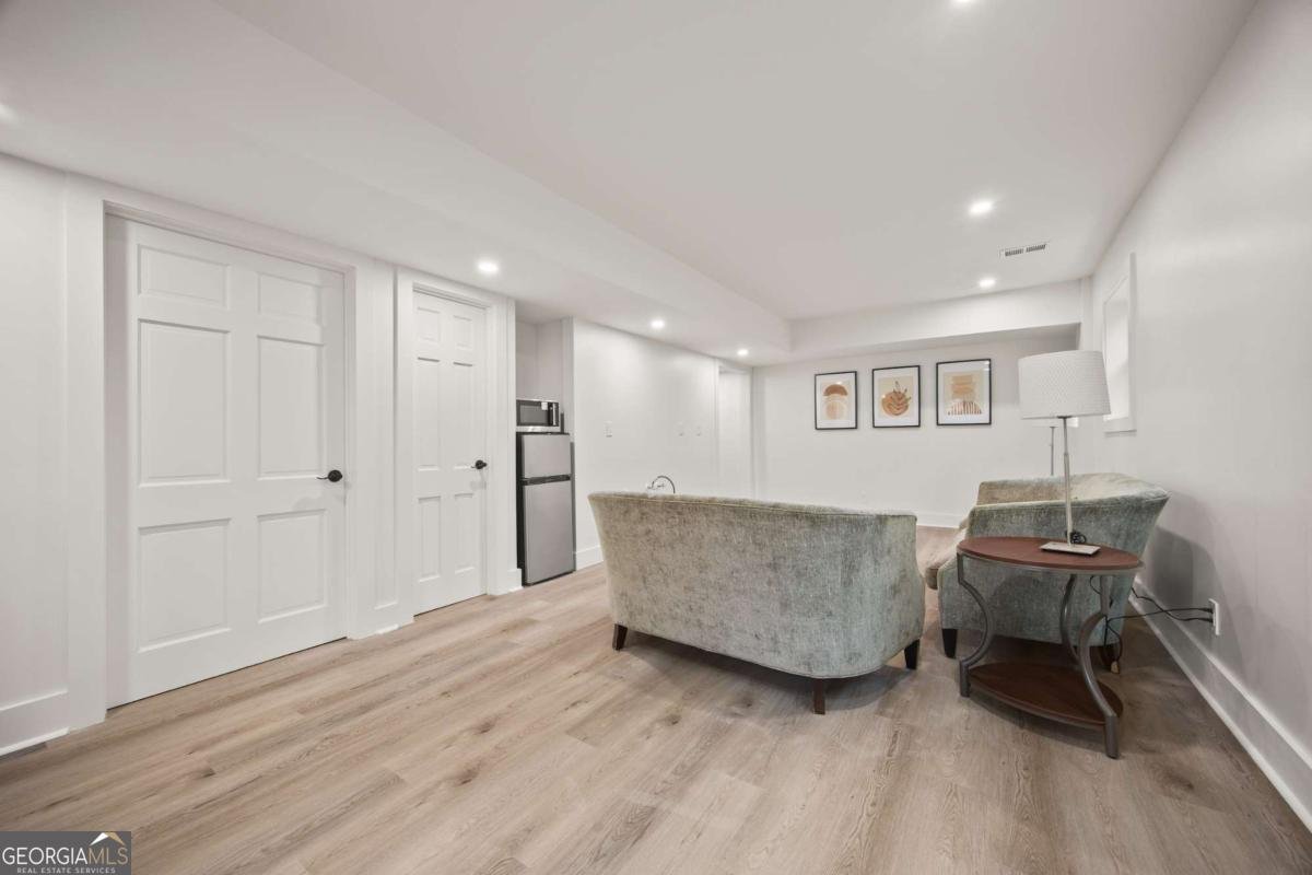2433 Helmsdale Drive Atlanta - 25