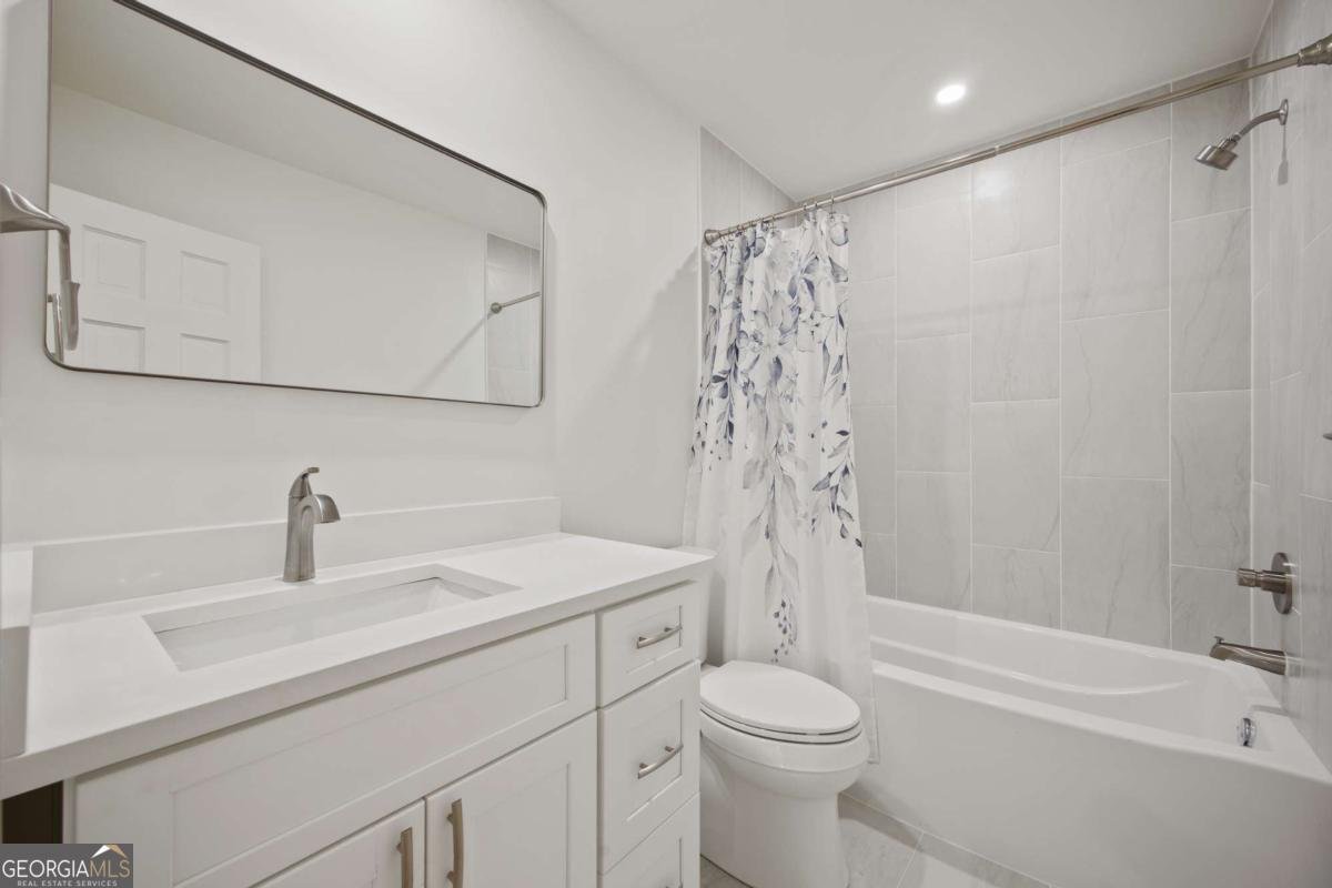 2433 Helmsdale Drive Atlanta - 34