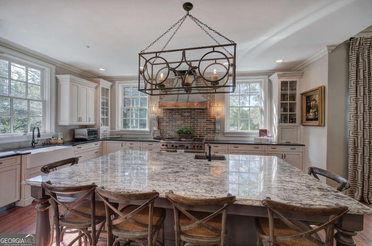 721 West Avenue Cartersville - 33