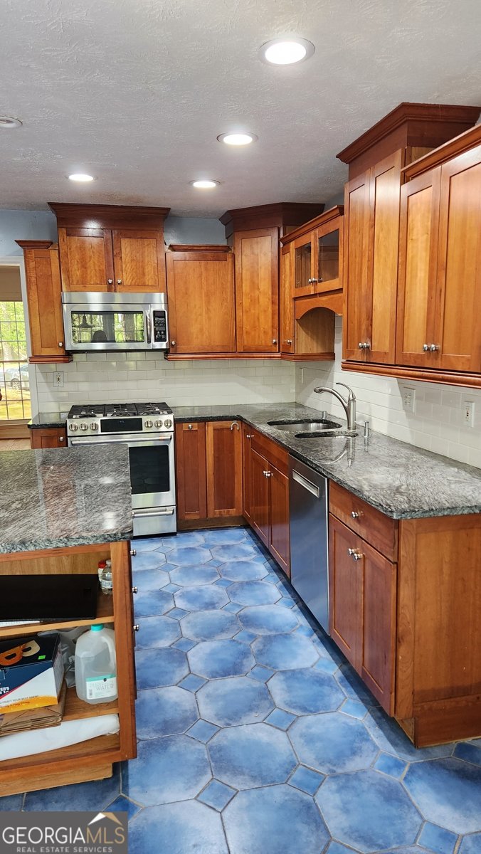 985 Lake Haven Court Roswell - 8