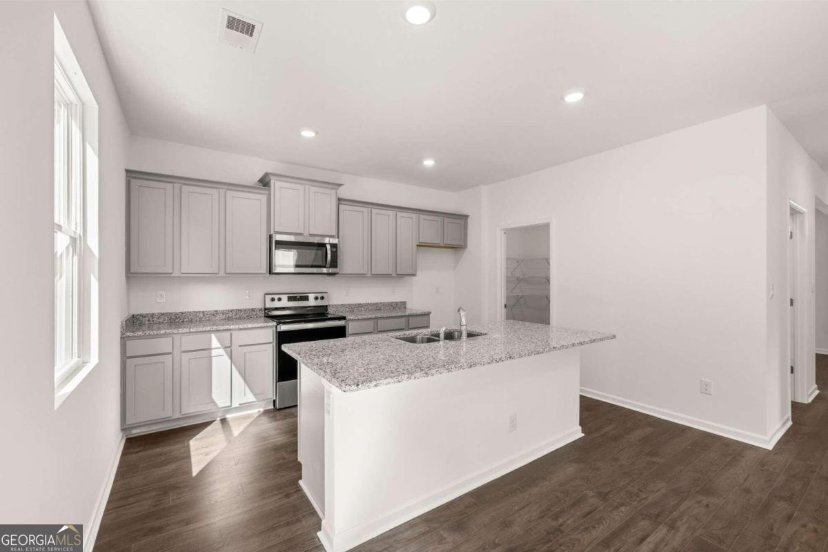 1612 Oakbrook Pond Place Dacula - 10