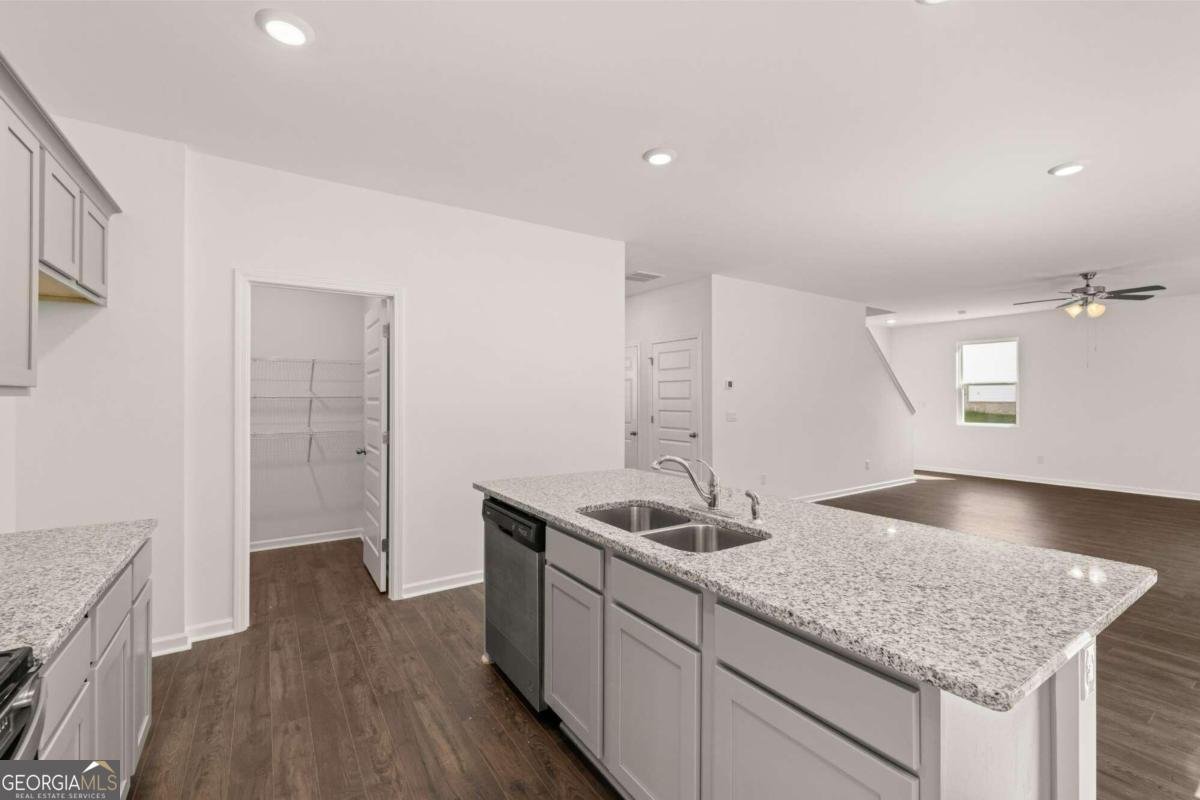 1612 Oakbrook Pond Place Dacula - 11