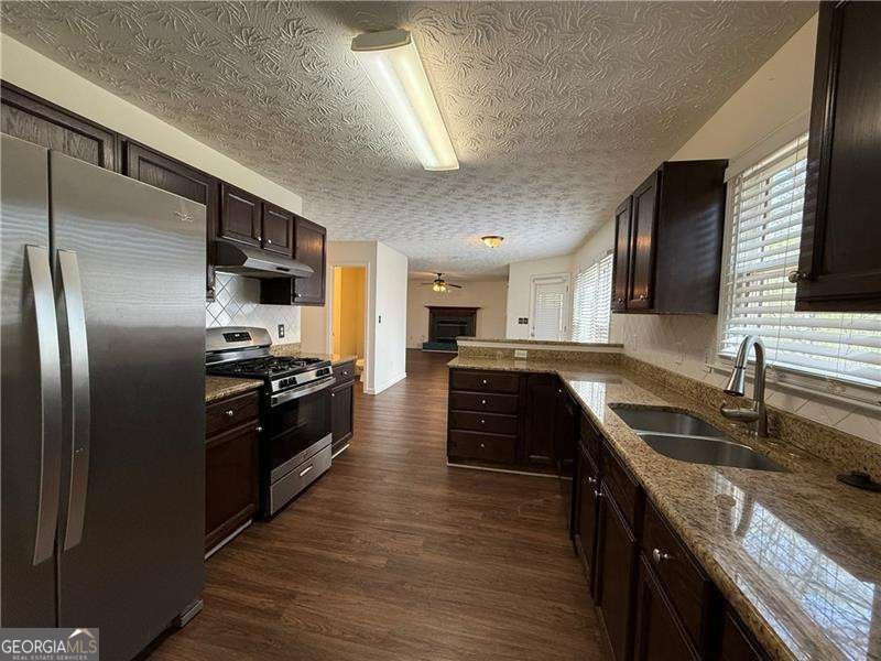 802 Crow View Court Woodstock - 4