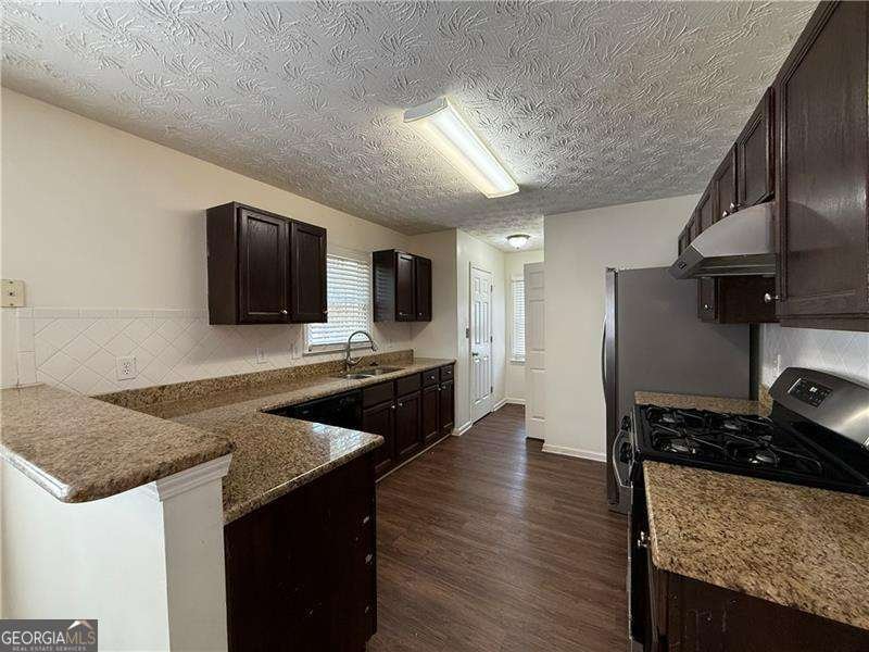 802 Crow View Court Woodstock - 6