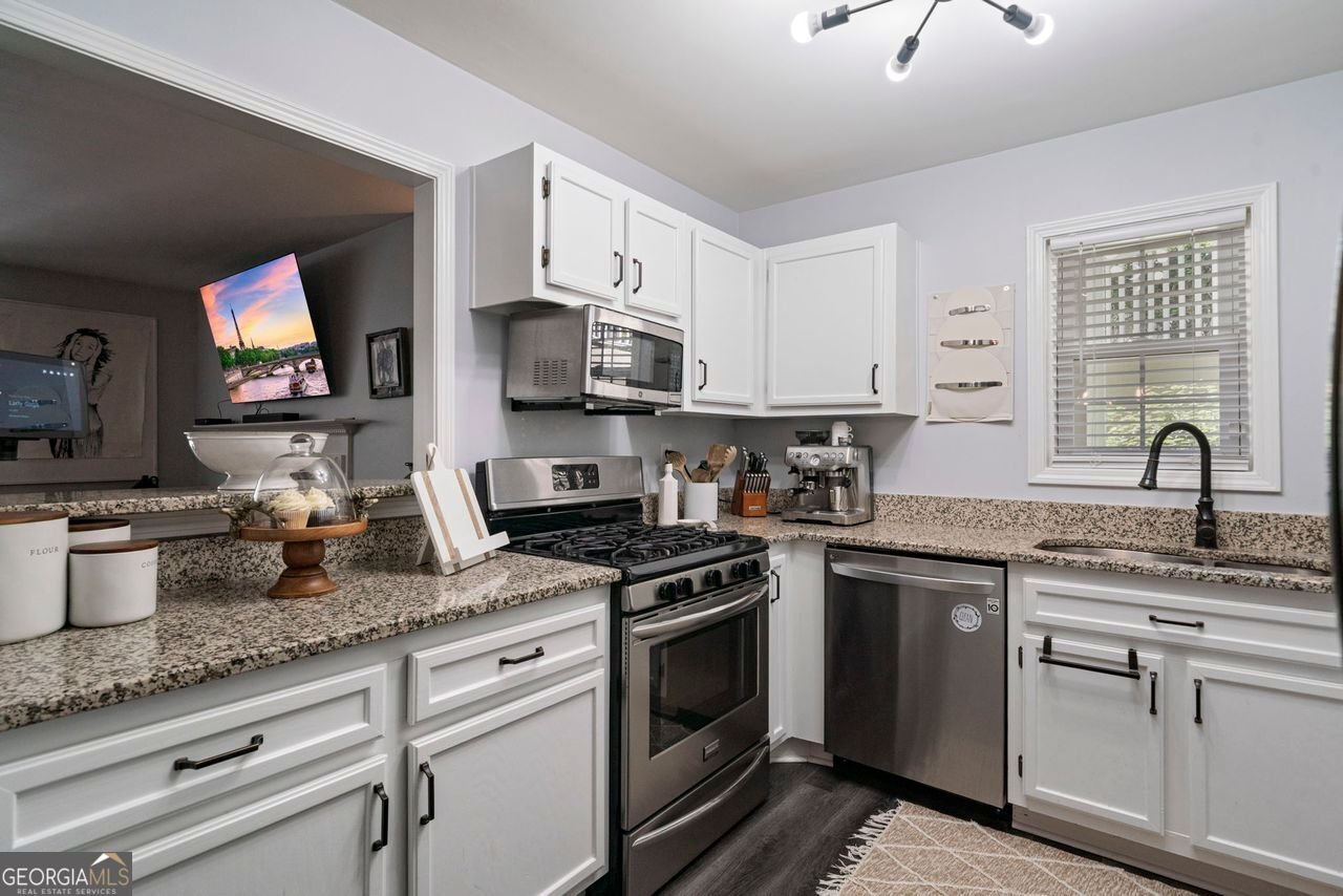 401 BERKELEY WOODS Drive Duluth - 17