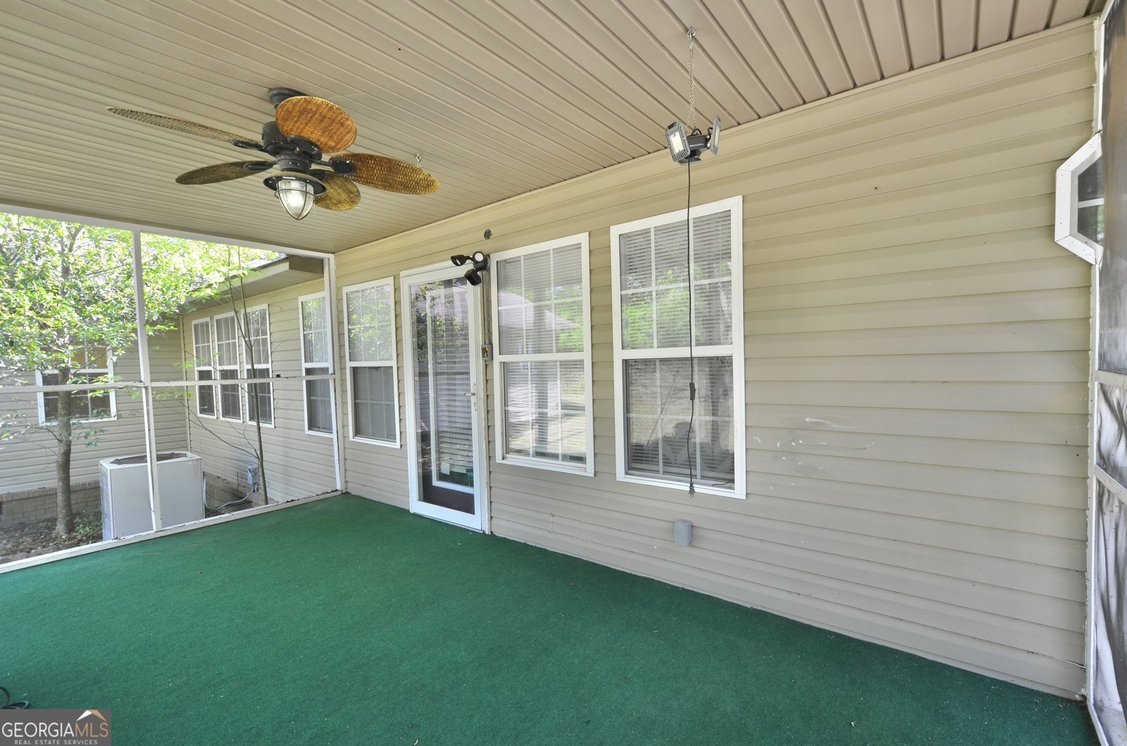 5826 Windsor Way Eastman - 44