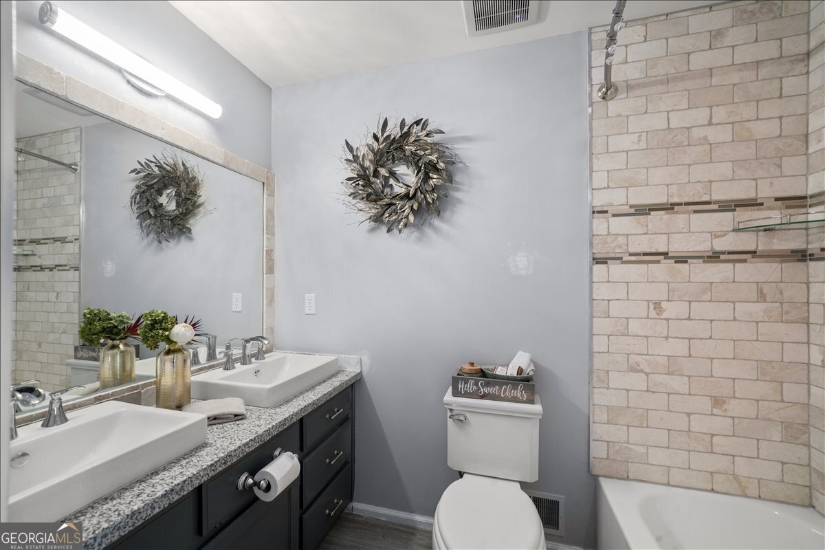 9050 Pine Tree Circle Gainesville - 27