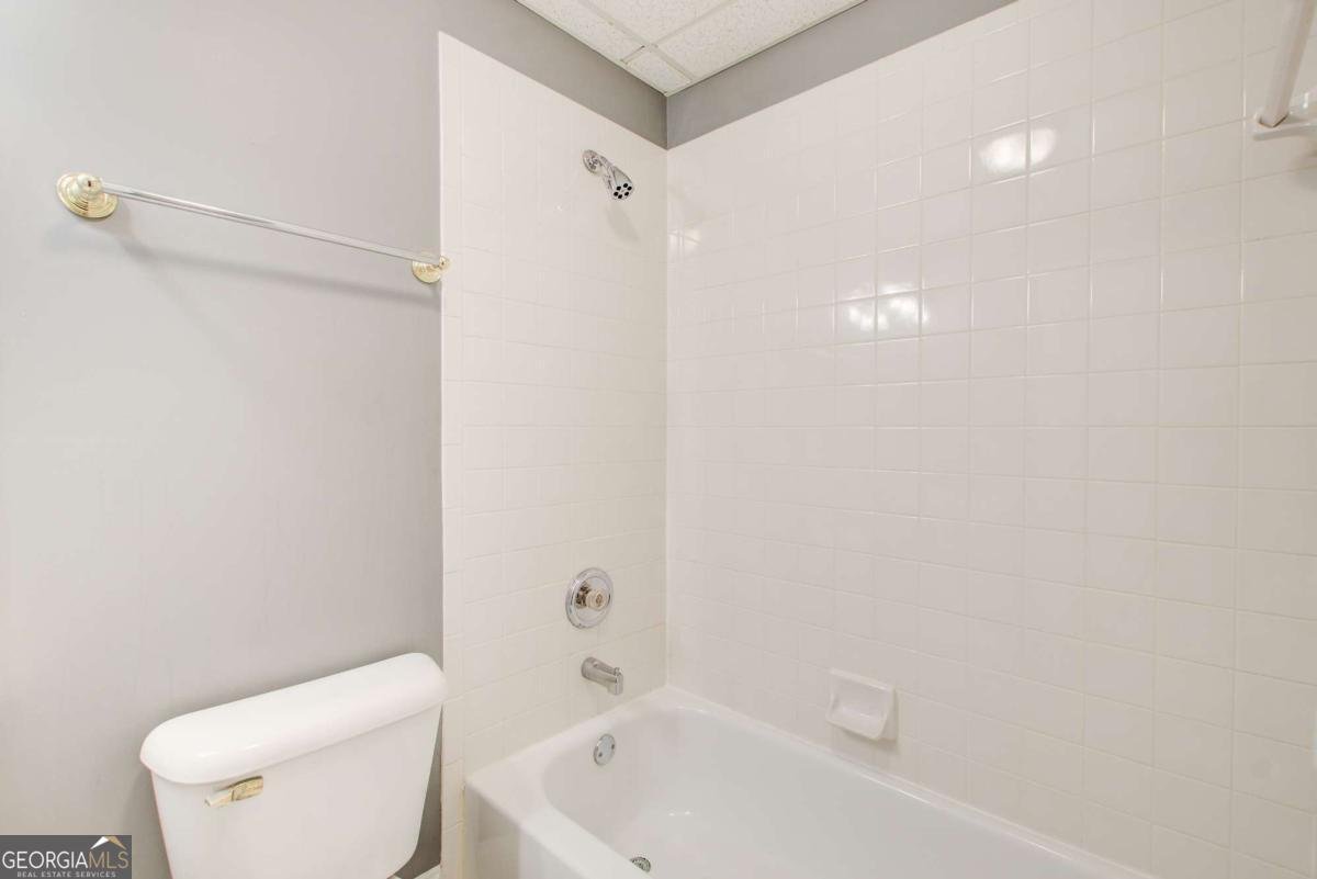 1015 Heatherbrooke Lane Atlanta - 31