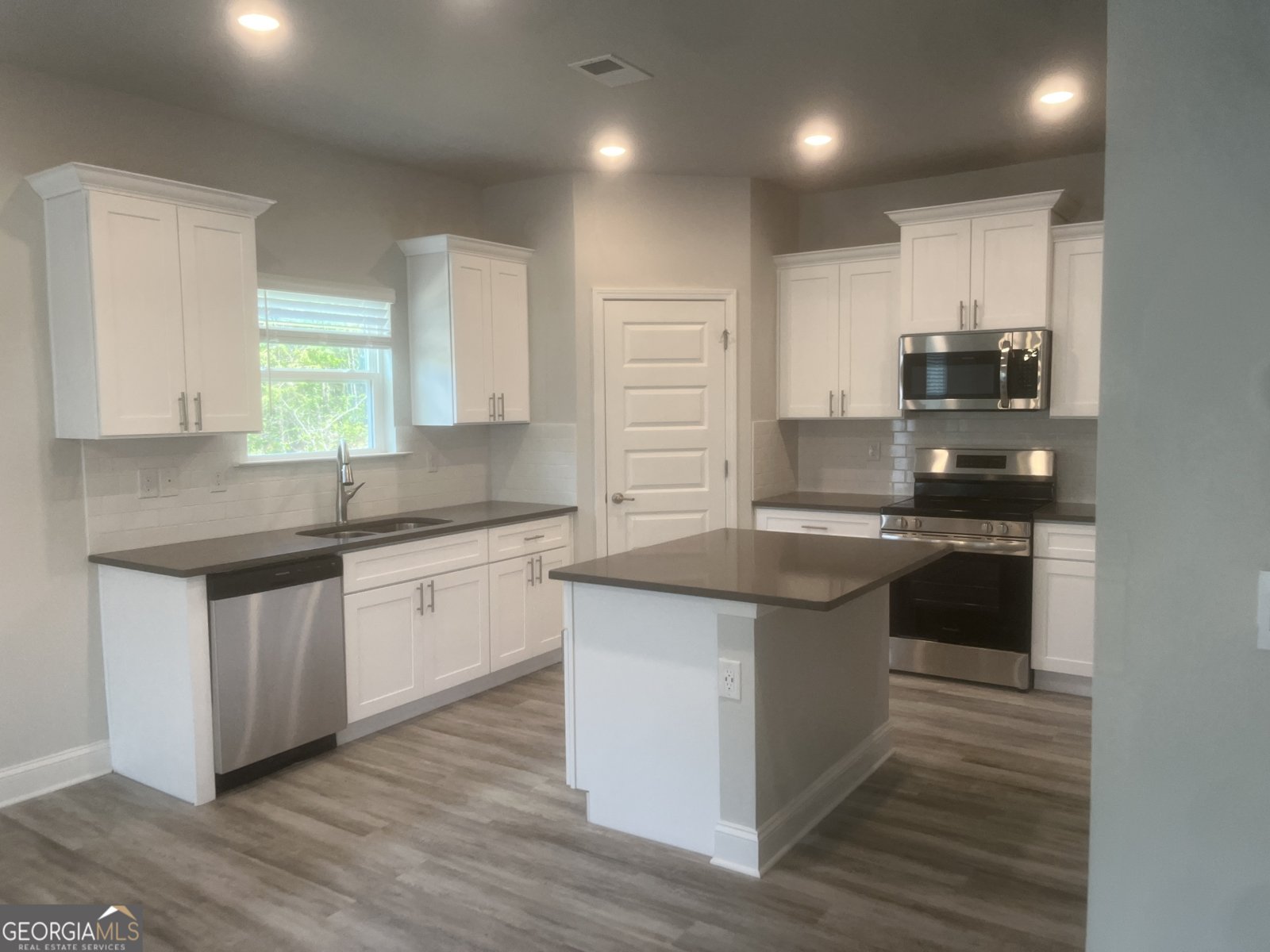 213 Shoreline Way Macon - 7