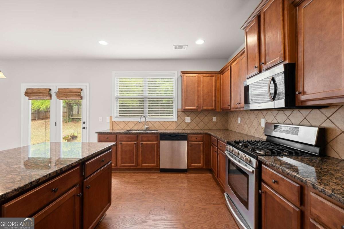 6820 Lacebark Drive Dawsonville - 17