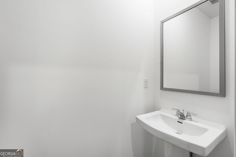 1763 Fawlocke Run Loganville - 29