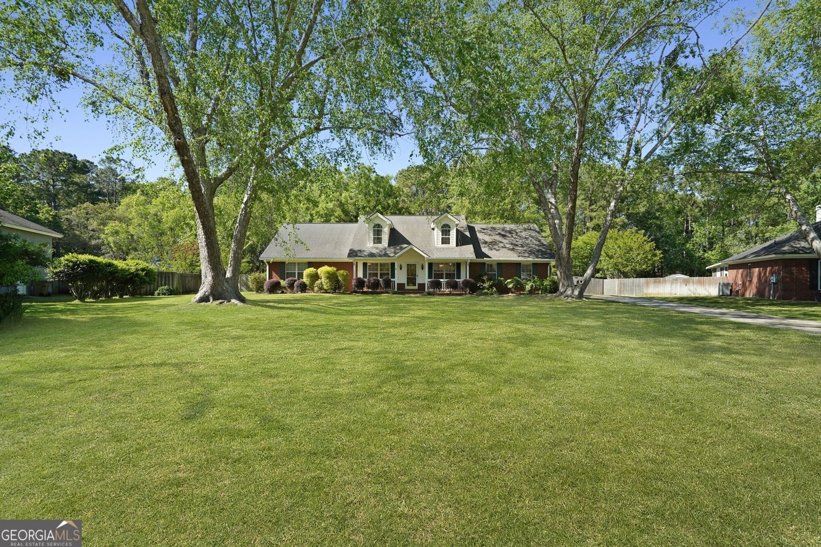 387 Sandhurst Drive Richmond Hill - 3