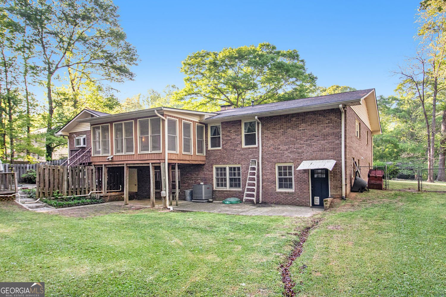 215 North Mourning Dove Drive Fayetteville - 21