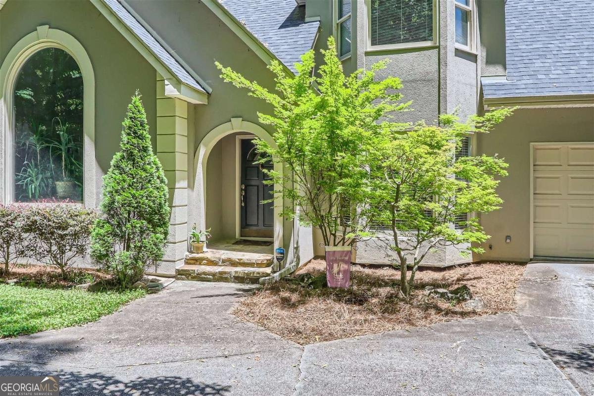 1872 Lake Lucerne Drive Lilburn - 1