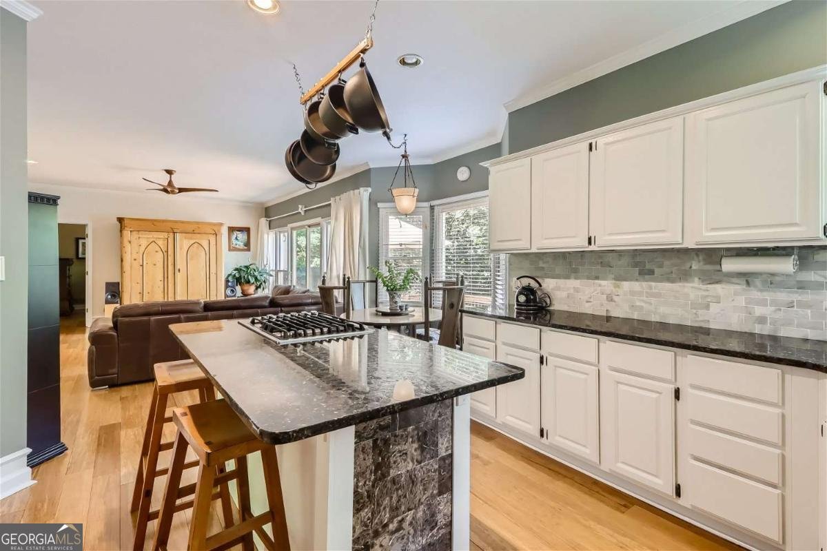 1872 Lake Lucerne Drive Lilburn - 6