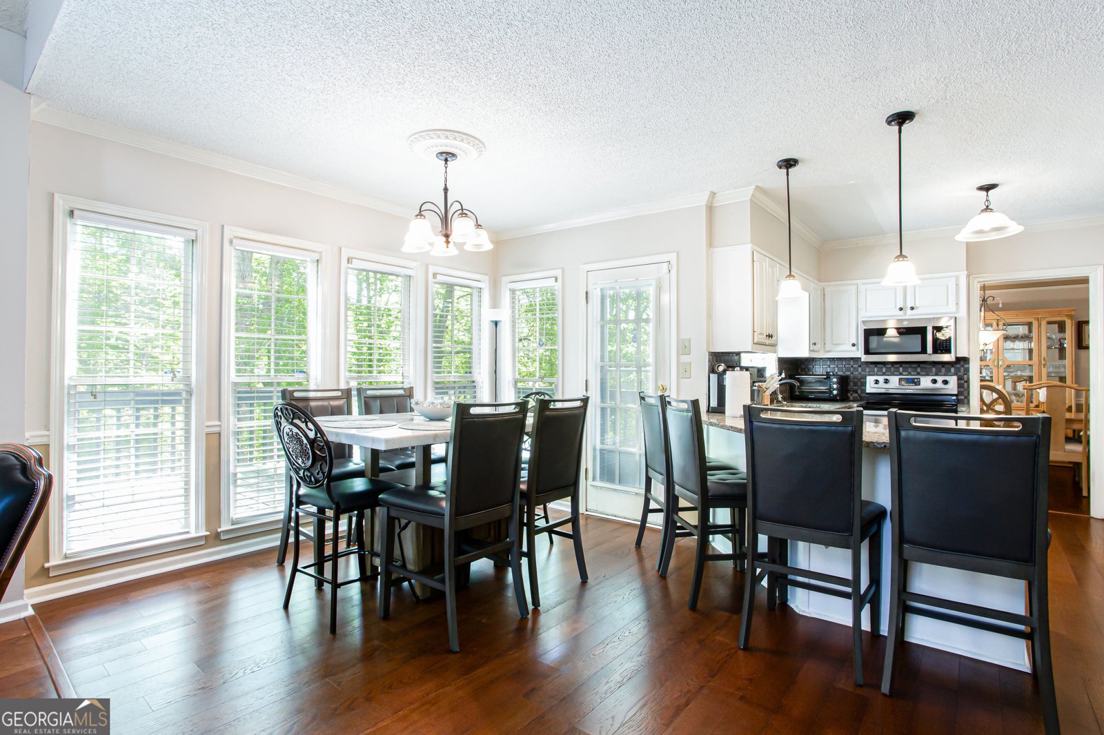 3612 TREE VIEW Drive Snellville - 23