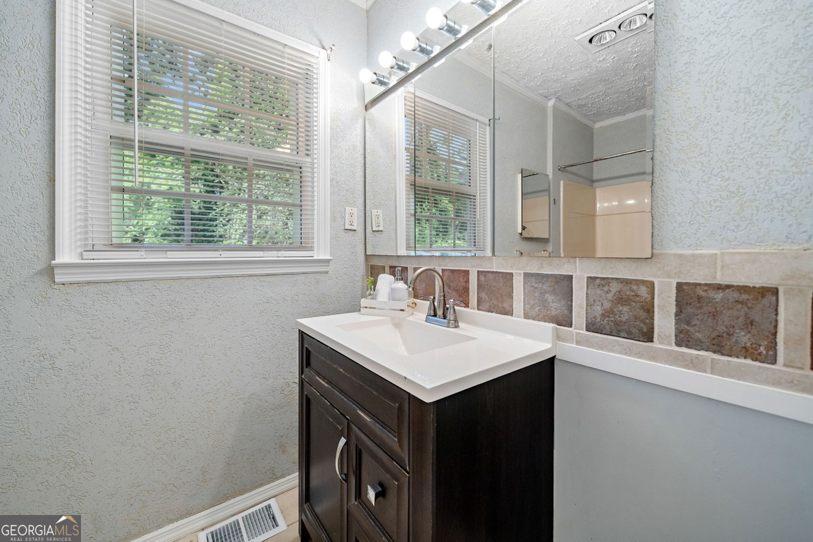 244 PAULADEAN Circle Marietta - 18